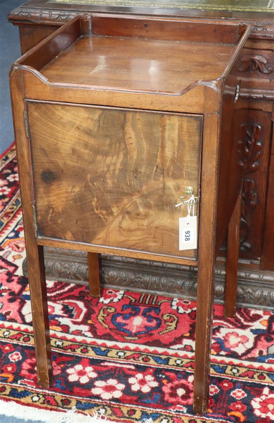 A pair of George III design mahogany tray-top bedside cupboards H.79cm